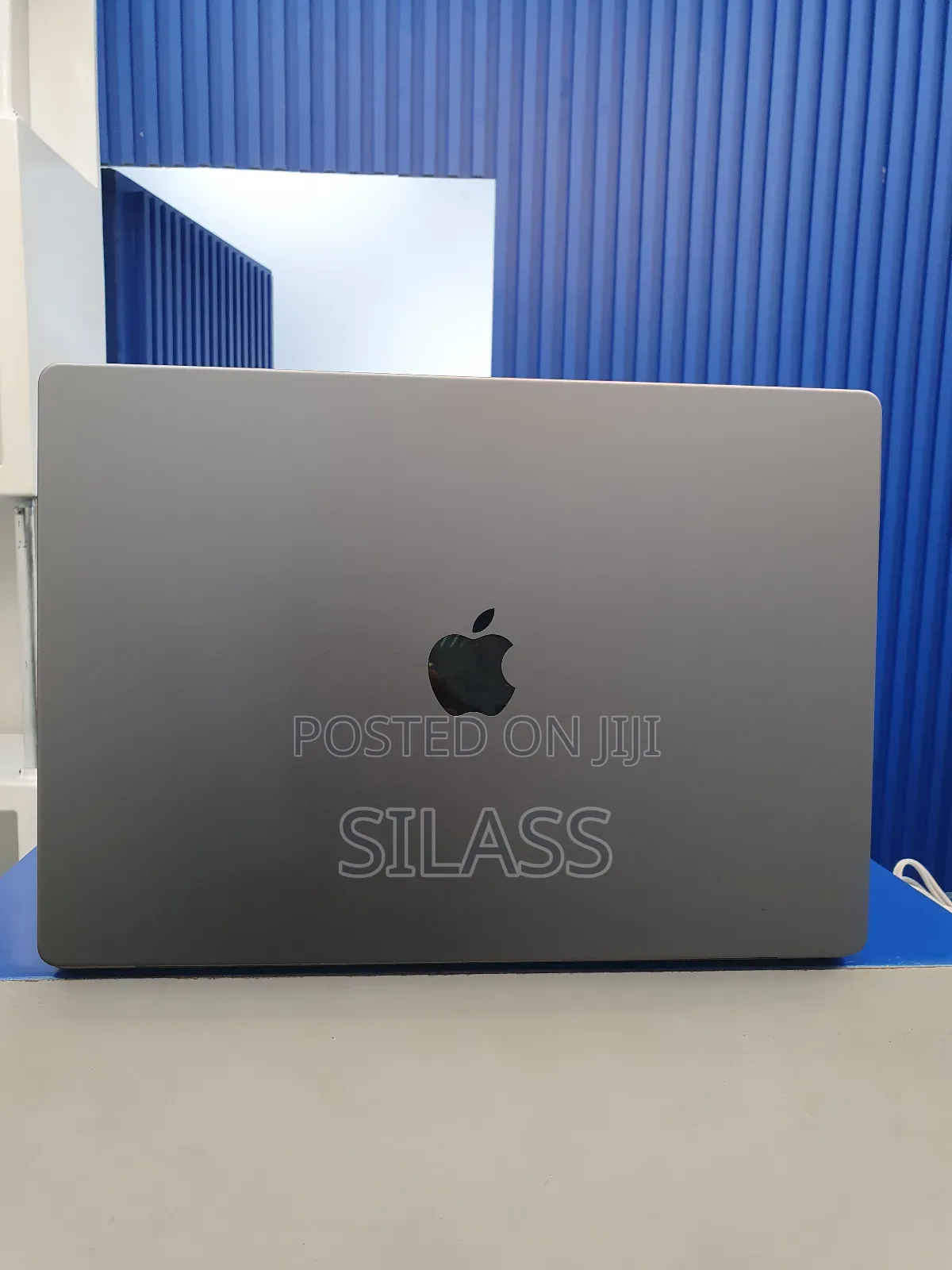 New Laptop Apple MacBook Pro M1 16GB Apple M1 Pro SSD 1T