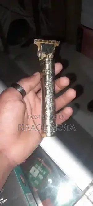 ሶስት በአንድ የያዘ የፀጉር ማሽን እና ሼቨር