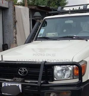 Photo - Toyota Land Cruiser 2019 White