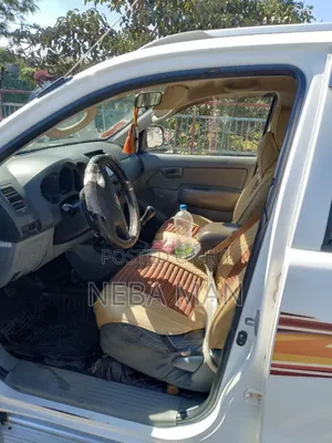 Toyota Hilux 2010 White