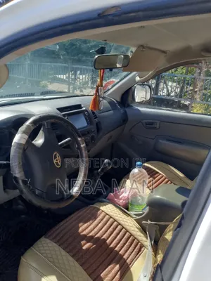 Toyota Hilux 2010 White