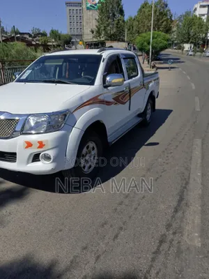 Toyota Hilux 2010 White