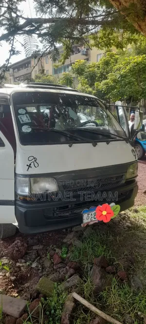 Photo - Toyota HiAce 2004 White