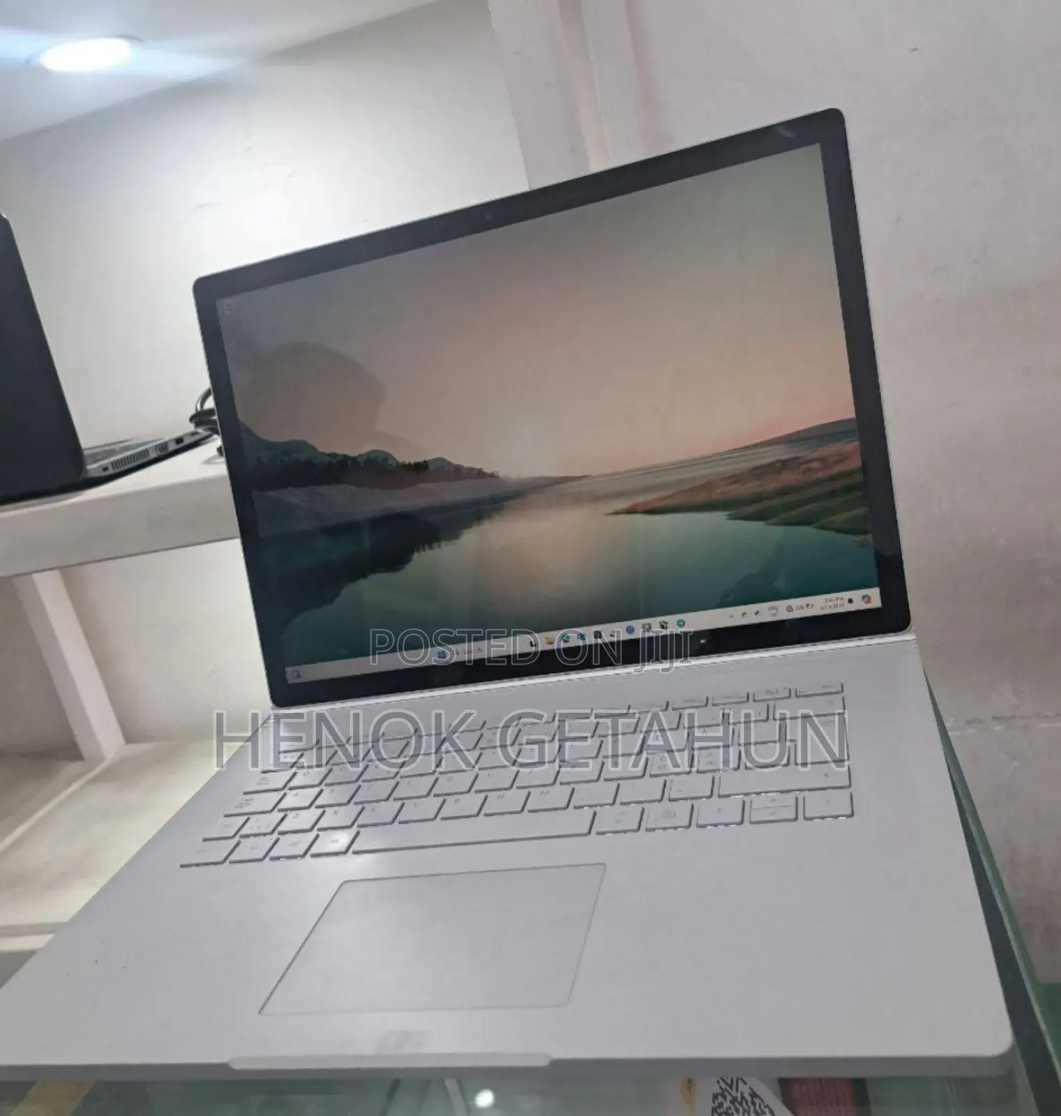 New Laptop Microsoft Surface Book 2 16GB Intel Core I7 SSD 256GB