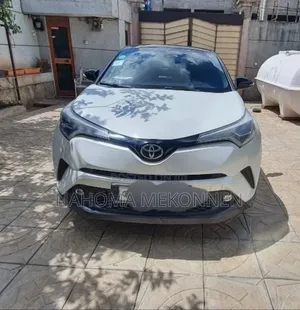 Photo - Toyota C-HR 2017 White