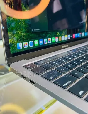 New Laptop Apple MacBook Pro M1 8GB Apple M1 SSD 256GB