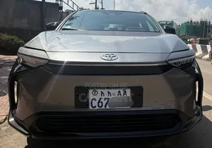 Photo - Toyota bZ4X 2024 Gray