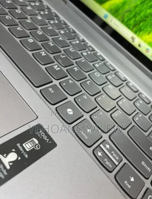 New Laptop Lenovo 8GB AMD Ryzen 5 SSD 512GB