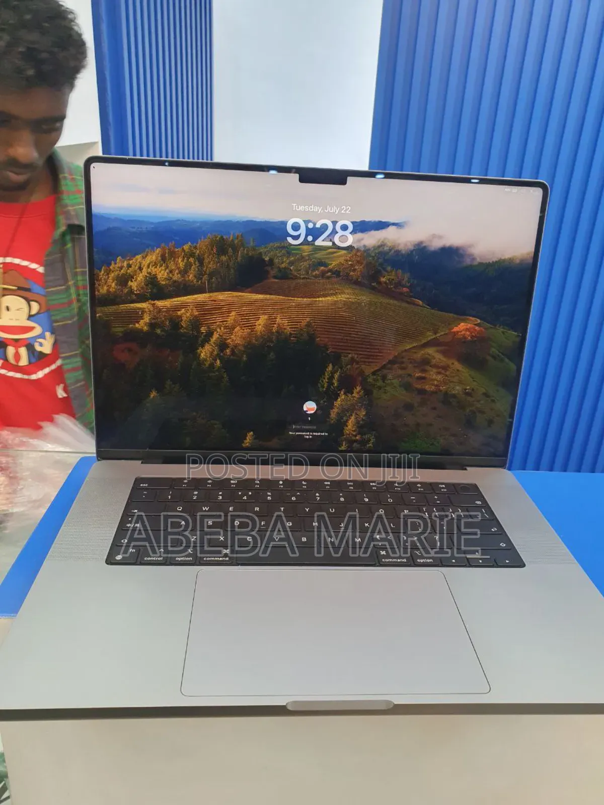 New Laptop Apple MacBook Pro M1 16GB Apple M1 Pro SSD 1T