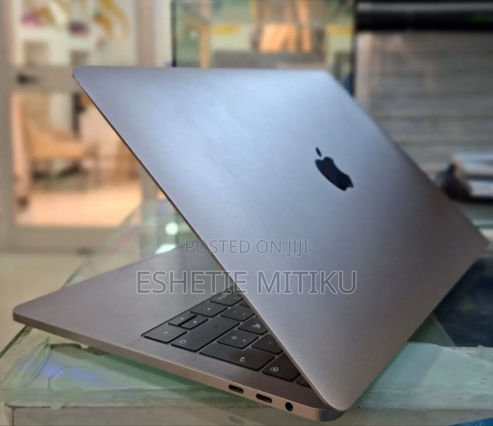 New Laptop Apple MacBook Pro 2019 8GB Intel Core I5 SSD 512GB