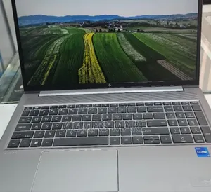 New Laptop HP ZBook Firefly G8 32GB Intel Core I7 SSD 1T