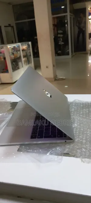 New Laptop Apple MacBook Pro 2017 8GB Intel Core I5 SSD 256GB