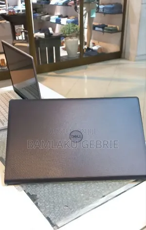 New Laptop Dell Vostro 3520 8GB Intel Core I5 SSD 1T