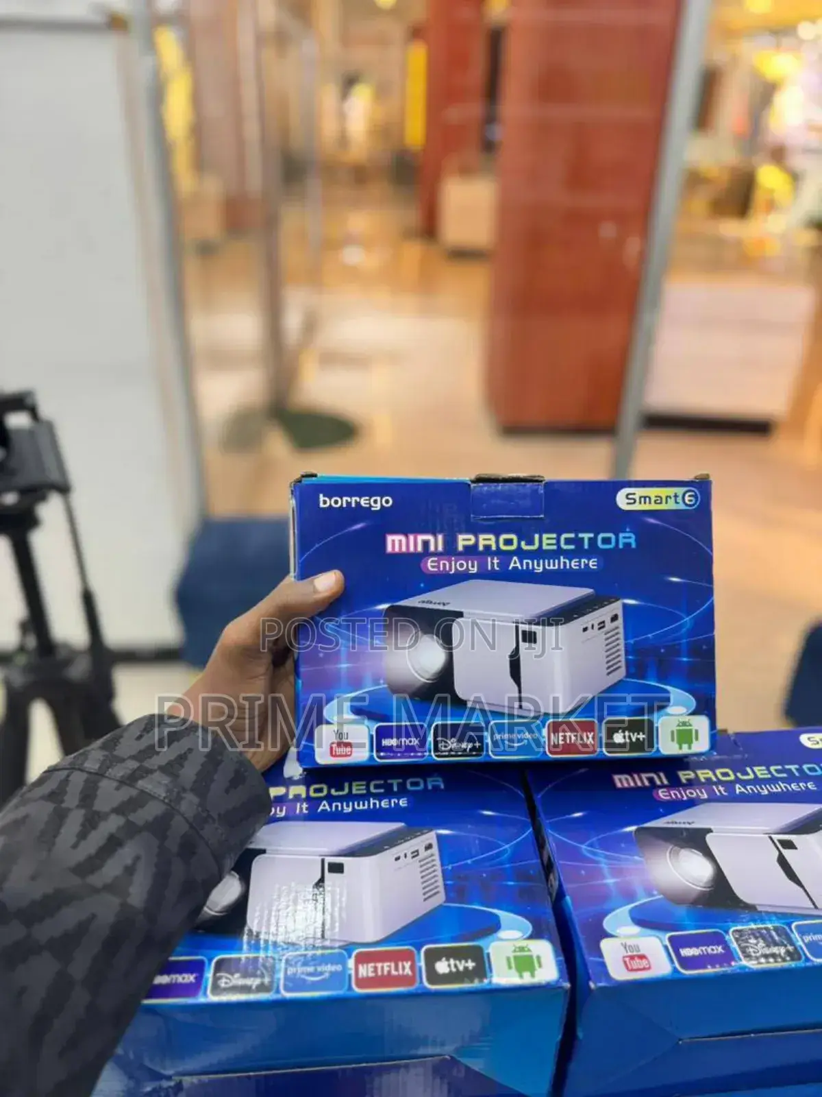 The Borrego Smart 6 Mini Projector