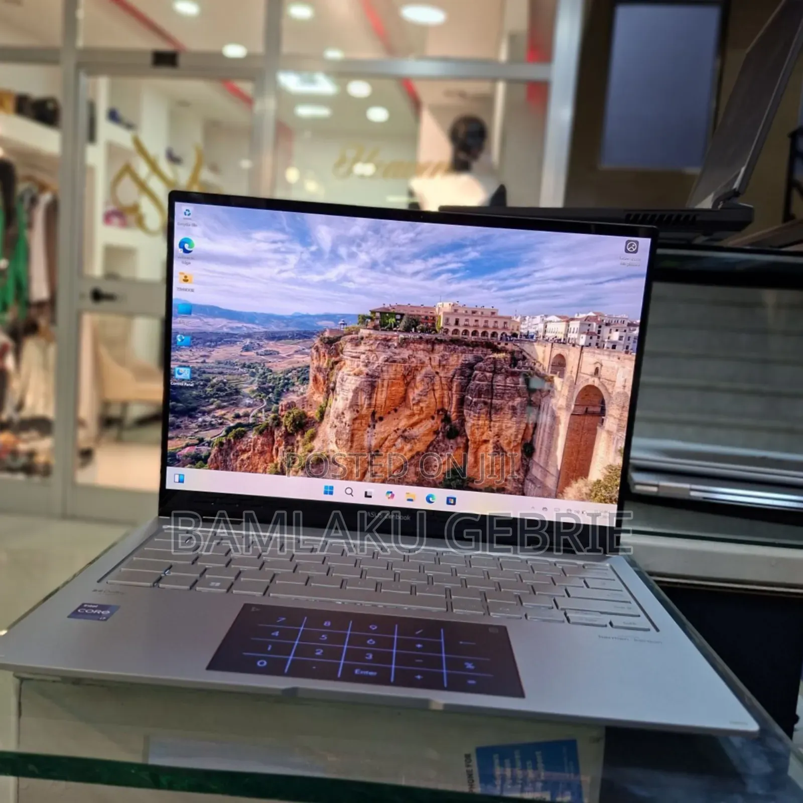 New Laptop Asus ZenBook Flip 14 UX461UN 16GB Intel Core I7 SSD 1T