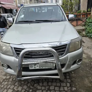 Photo - Toyota Hilux 2.5 D-4D SRX 2012 Silver
