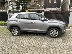 Photo - Hyundai Creta 2023 Silver