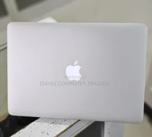 New Laptop Apple MacBook 2015 8GB Intel Core I5 SSD 256GB