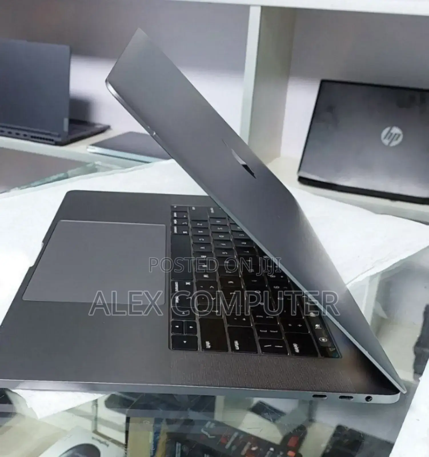 New Laptop Apple MacBook Pro 2019 16GB Intel Core I9 SSD 512GB