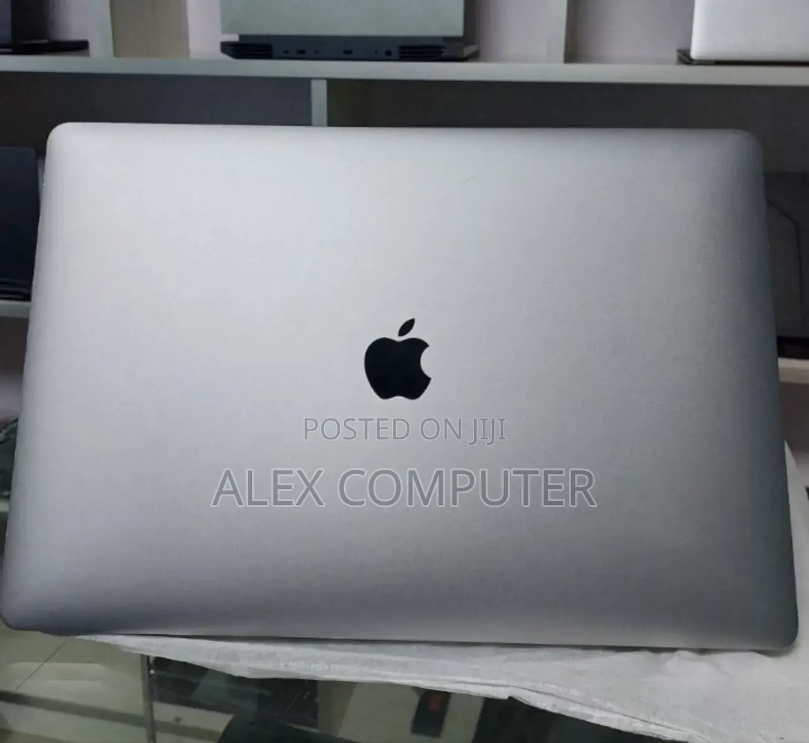 New Laptop Apple MacBook Pro 2019 16GB Intel Core I9 SSD 512GB