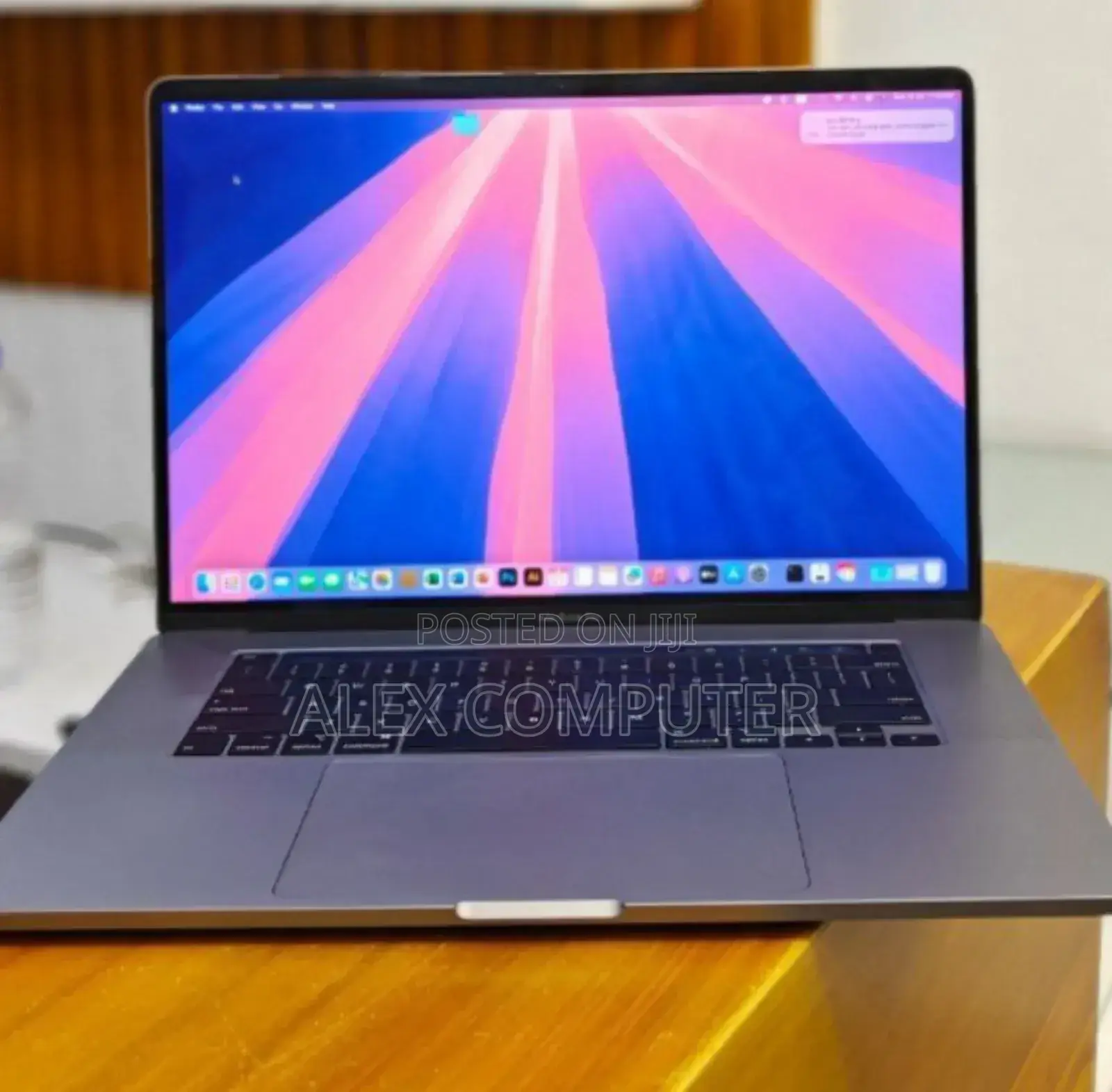 New Laptop Apple MacBook Pro 2019 16GB Intel Core I7 SSD 512GB