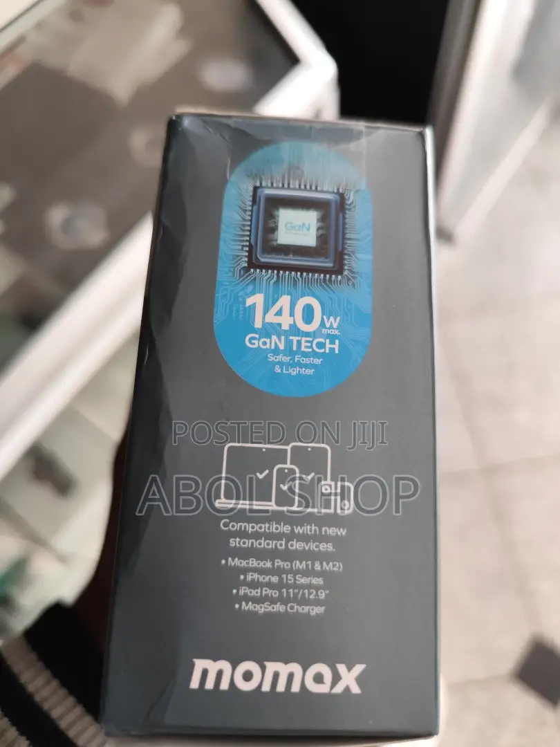 Momax Universal 4-Port Travel Gan Charger 140w + Usb-C Cable