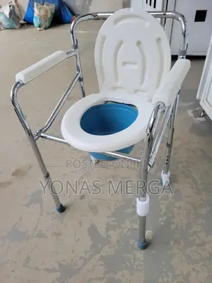 Photo - Commode Chair膝ززtoilet Chair罰㬙shaped Shower Chair Stools