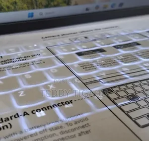 New Laptop Lenovo ThinkBook 13 16GB Intel Core Ultra 7 SSD 512GB