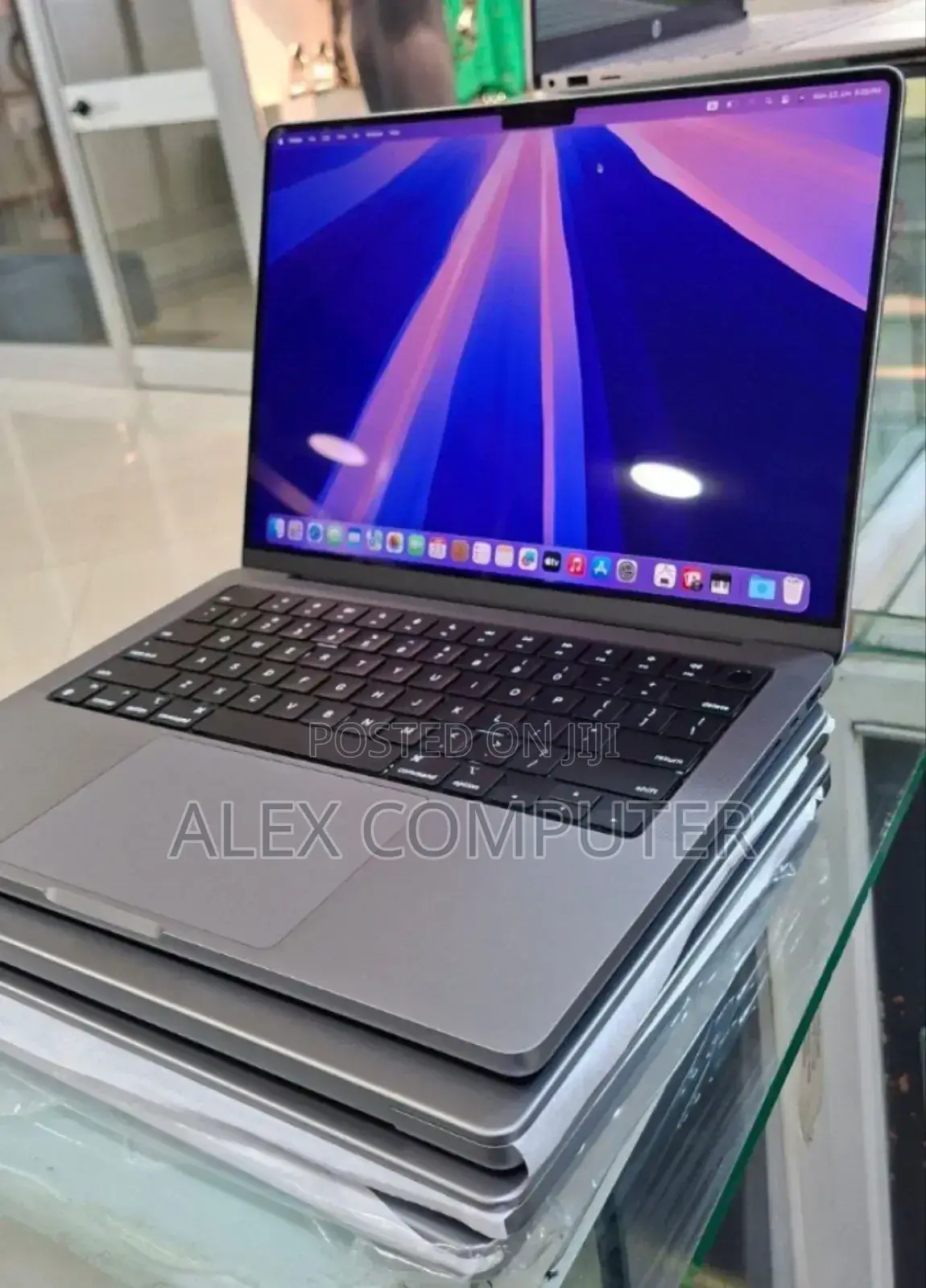 New Laptop Apple MacBook Pro 2021 M1 16GB Apple M1 Pro SSD 512GB