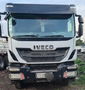 Photo - Iveco ባላቶኒ ከነተሳቢው •2017 •87 ሽ ታርጋ