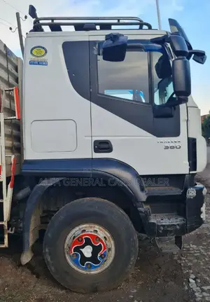 Iveco ባላቶኒ ከነተሳቢው •2017 •87 ሽ ታርጋ