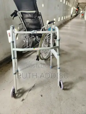 Photo - Walker Foldable獄警brand New Walker恢恢quality Walker墳頭medical