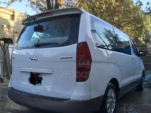 Photo - Hyundai H1 2015 White