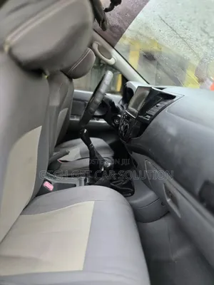 Photo - Toyota Hilux 2008 Gold