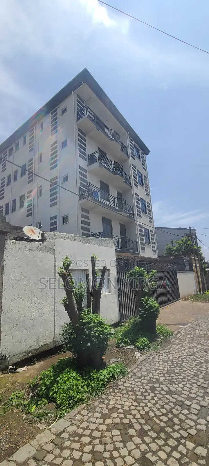 Floor for Saleየሚሸጥ