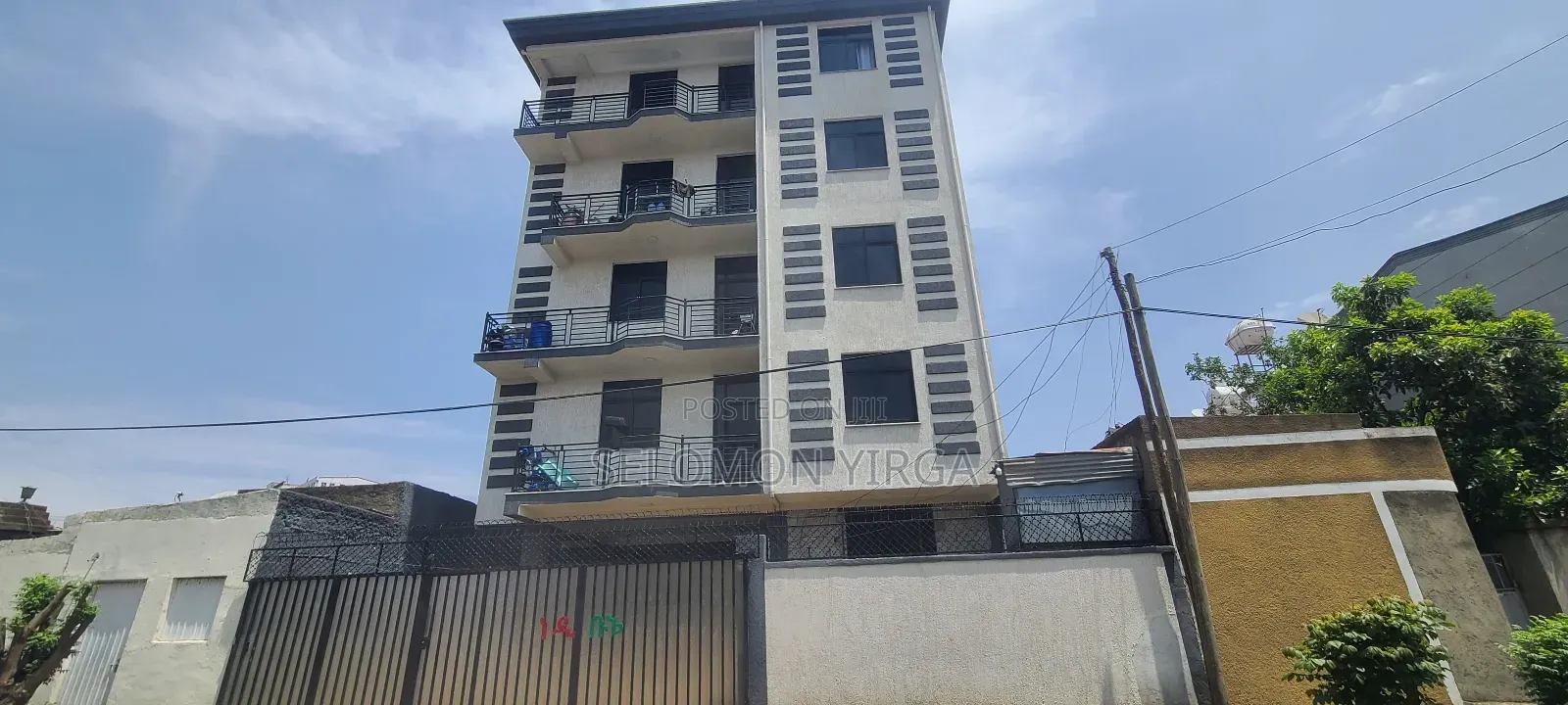 Floor for Saleየሚሸጥ