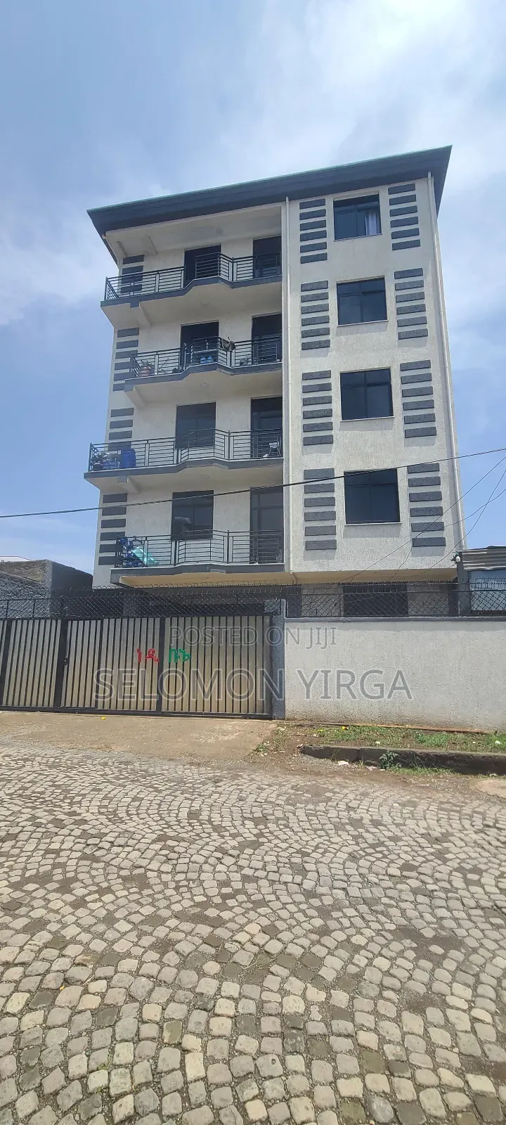 Floor for Saleየሚሸጥ