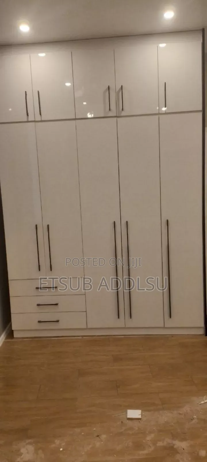 ቁምሳጥን በከነ ተሰቃዩ