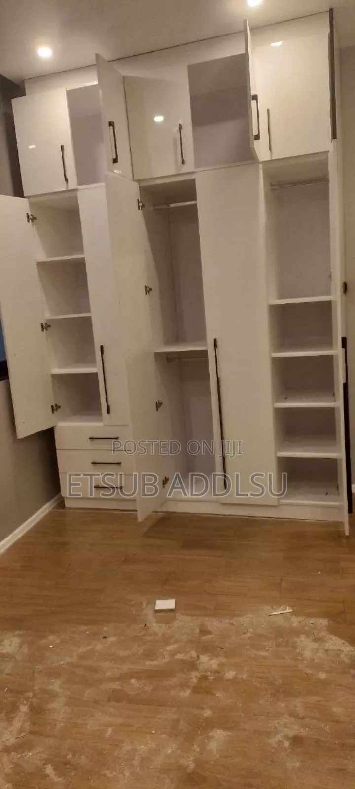 ቁምሳጥን በከነ ተሰቃዩ