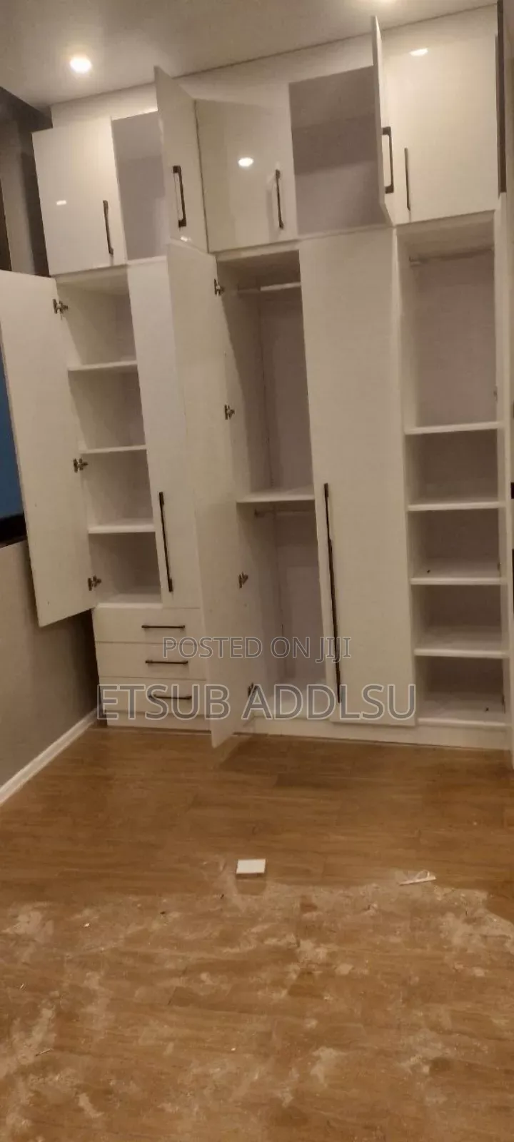 ቁምሳጥን በከነ ተሰቃዩ