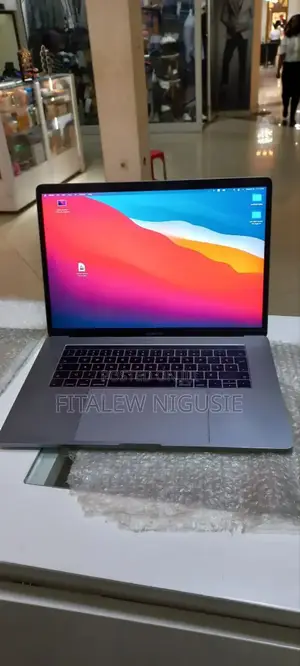 New Laptop Apple MacBook 2016 16GB Intel Core I7 SSD 512GB