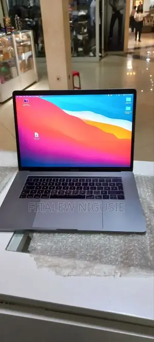 New Laptop Apple MacBook 2016 16GB Intel Core I7 SSD 512GB