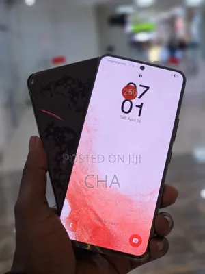 Photo - New Samsung Galaxy S22 5G 128 GB Green