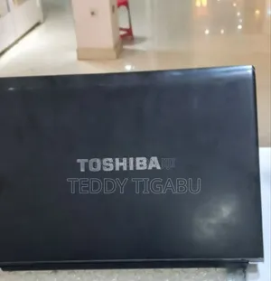 New Laptop Toshiba Portege R930 4GB Intel Core i5 SSD 500GB