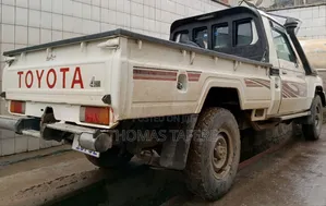 Toyota Land Cruiser 2016 White