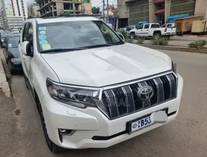 Photo - Toyota Land Cruiser Prado 2019 Off white