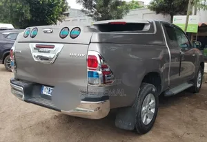 Toyota Hilux 2017 Brown