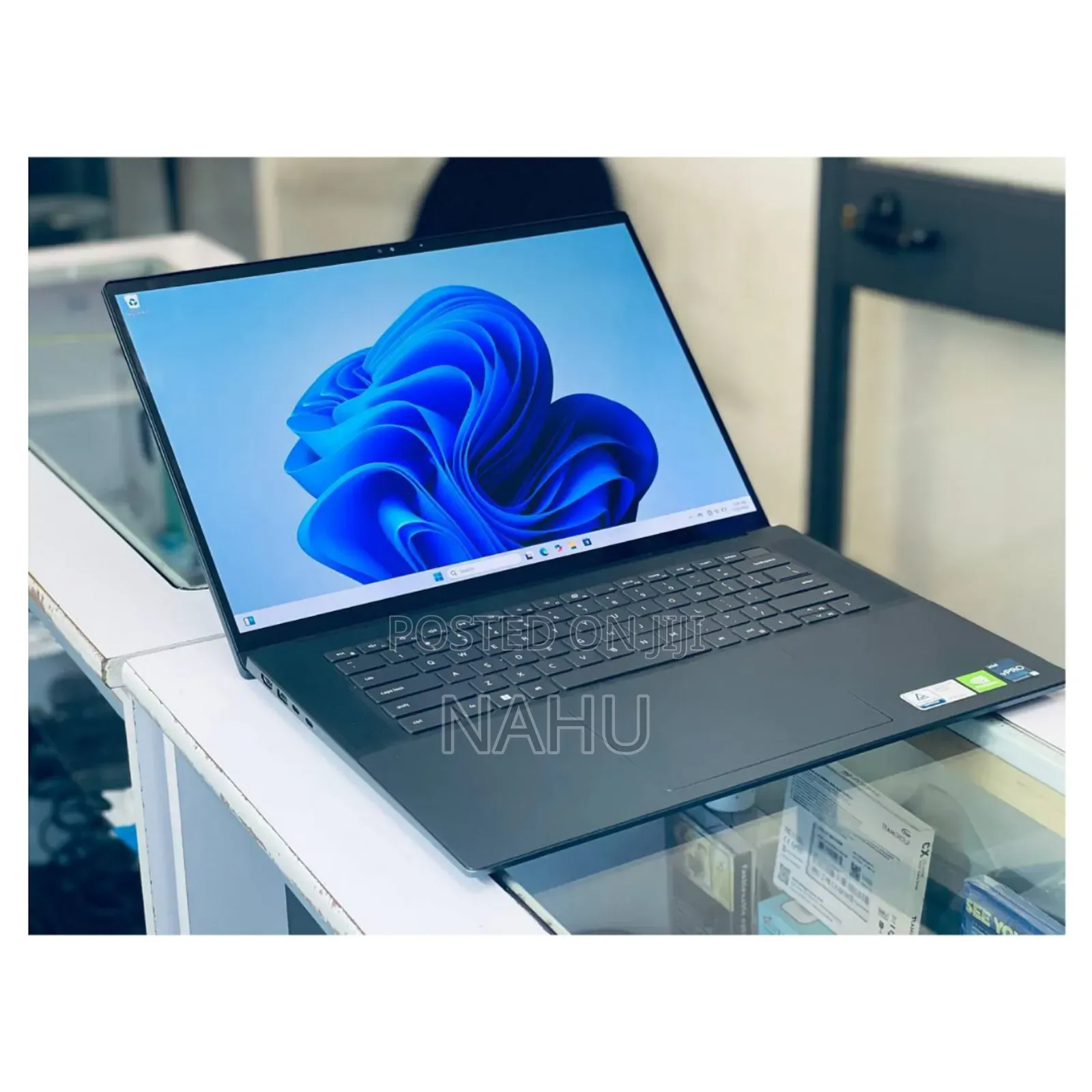 New Laptop Dell Inspiron 15 16GB Intel Core I7 SSD 1T