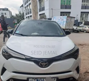 Photo - Toyota C-HR 2017 White