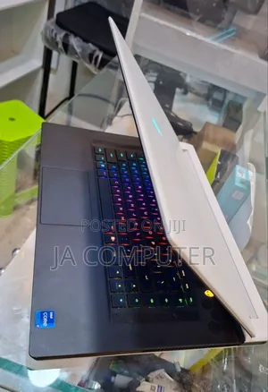 New Laptop Alienware M17x R2 32GB Intel Core I7 SSD 1T